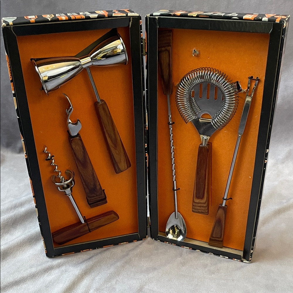 Vintage Sophisticated Bar Tool Set with Wood Handles